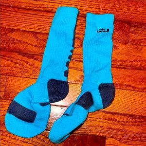 NWOT LEBRON NIKE ELITES